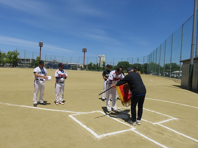 大阪府電設資材卸業協同組合の野球大会で福西電機が優勝！