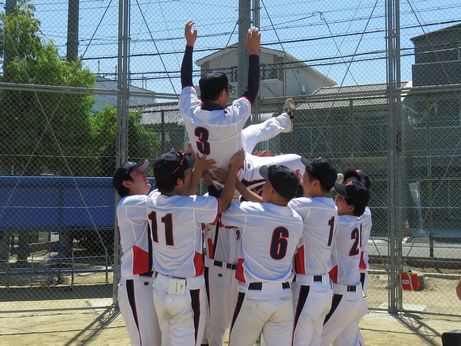 大阪府電設資材卸業協同組合の野球大会で福西電機が優勝！